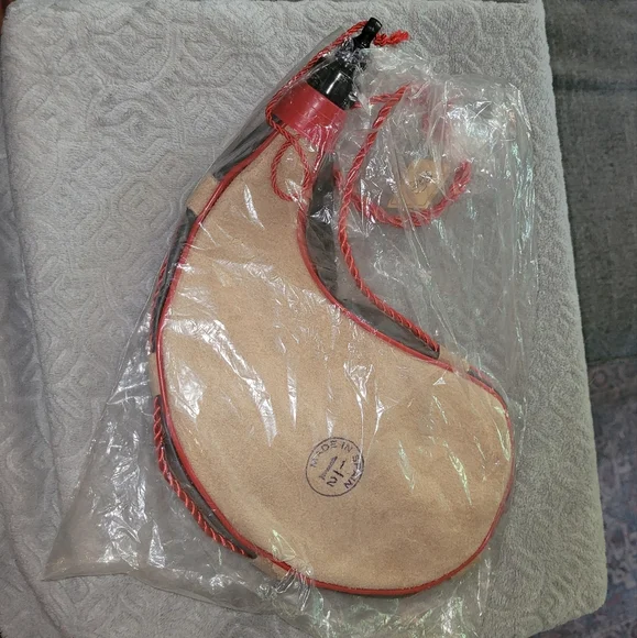 Traditional Spanish Wine Bota Water Canteen - Picture 1 of 5